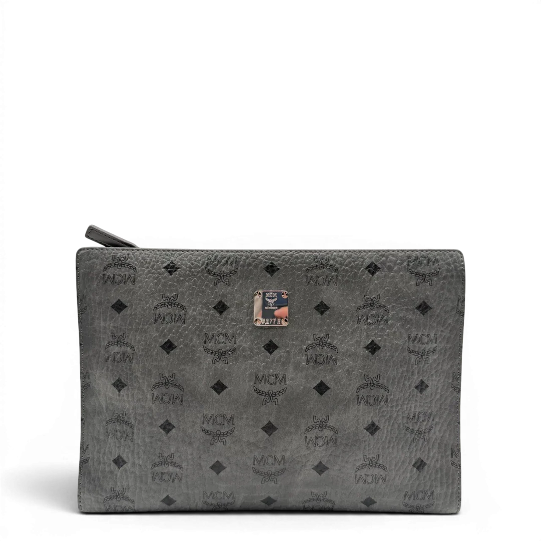https://cdn.shopify.com/s/files/1/0564/9376/8855/files/MCM_Clutch_visetos_grau_vintage8452.webp?v=1781108550