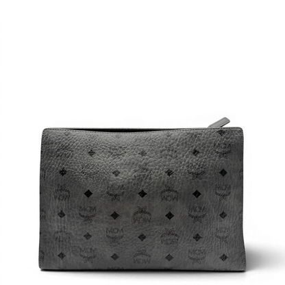 https://cdn.shopify.com/s/files/1/0564/9376/8855/files/MCM_Clutch_visetos_grau_vintage8453.webp?v=1781108550
