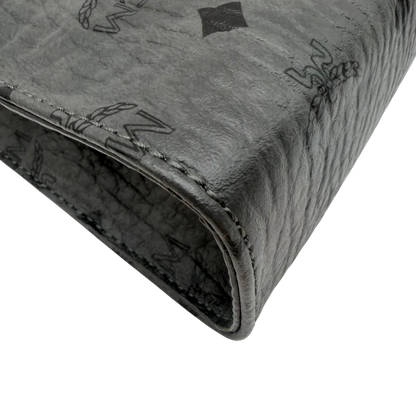 https://cdn.shopify.com/s/files/1/0564/9376/8855/files/MCM_Clutch_visetos_grau_vintage8461.webp?v=1781108550