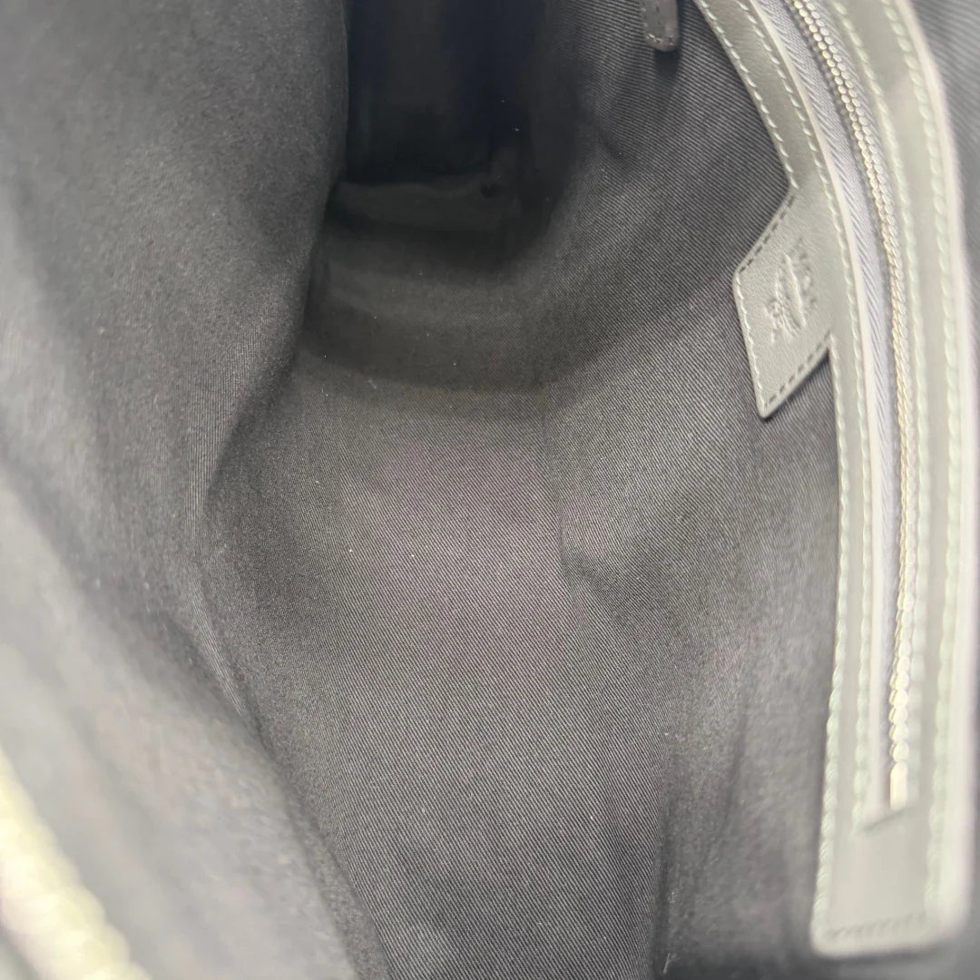 https://cdn.shopify.com/s/files/1/0564/9376/8855/files/MCM_Clutch_visetos_grau_vintage8465.webp?v=1781108550