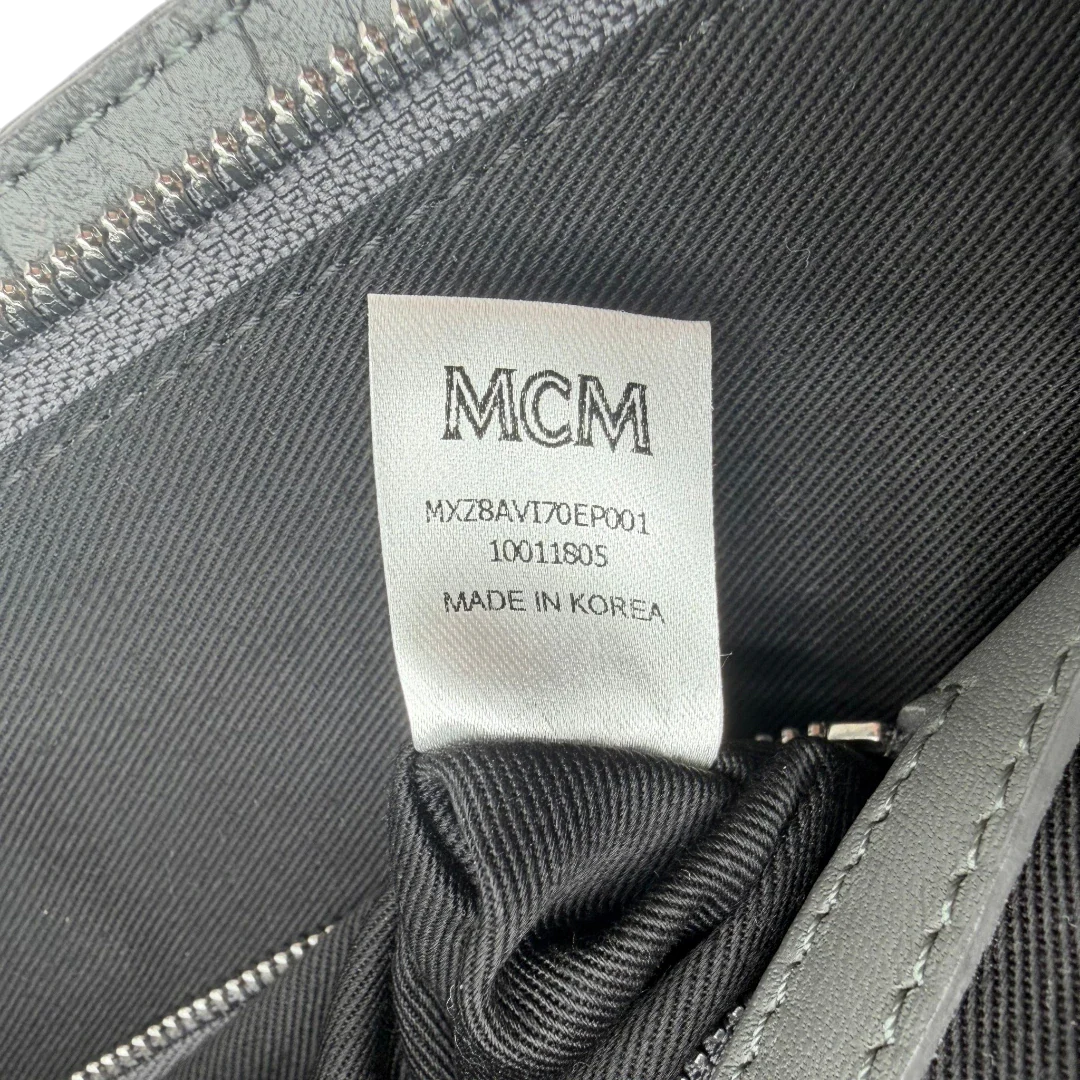https://cdn.shopify.com/s/files/1/0564/9376/8855/files/MCM_Clutch_visetos_grau_vintage8467.webp?v=1781108552