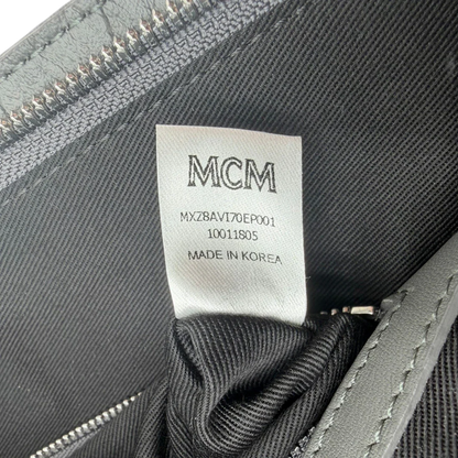 https://cdn.shopify.com/s/files/1/0564/9376/8855/files/MCM_Clutch_visetos_grau_vintage8467.webp?v=1781108552