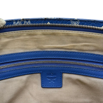 https://cdn.shopify.com/s/files/1/0564/9376/8855/files/MCM_Clutch_visetos_hellblau_18.webp?v=1784806647