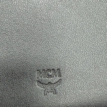 https://cdn.shopify.com/s/files/1/0564/9376/8855/files/MCM_Geldbeutel_Aren_Zip_Around_visetos_braun_10.webp?v=1781856086