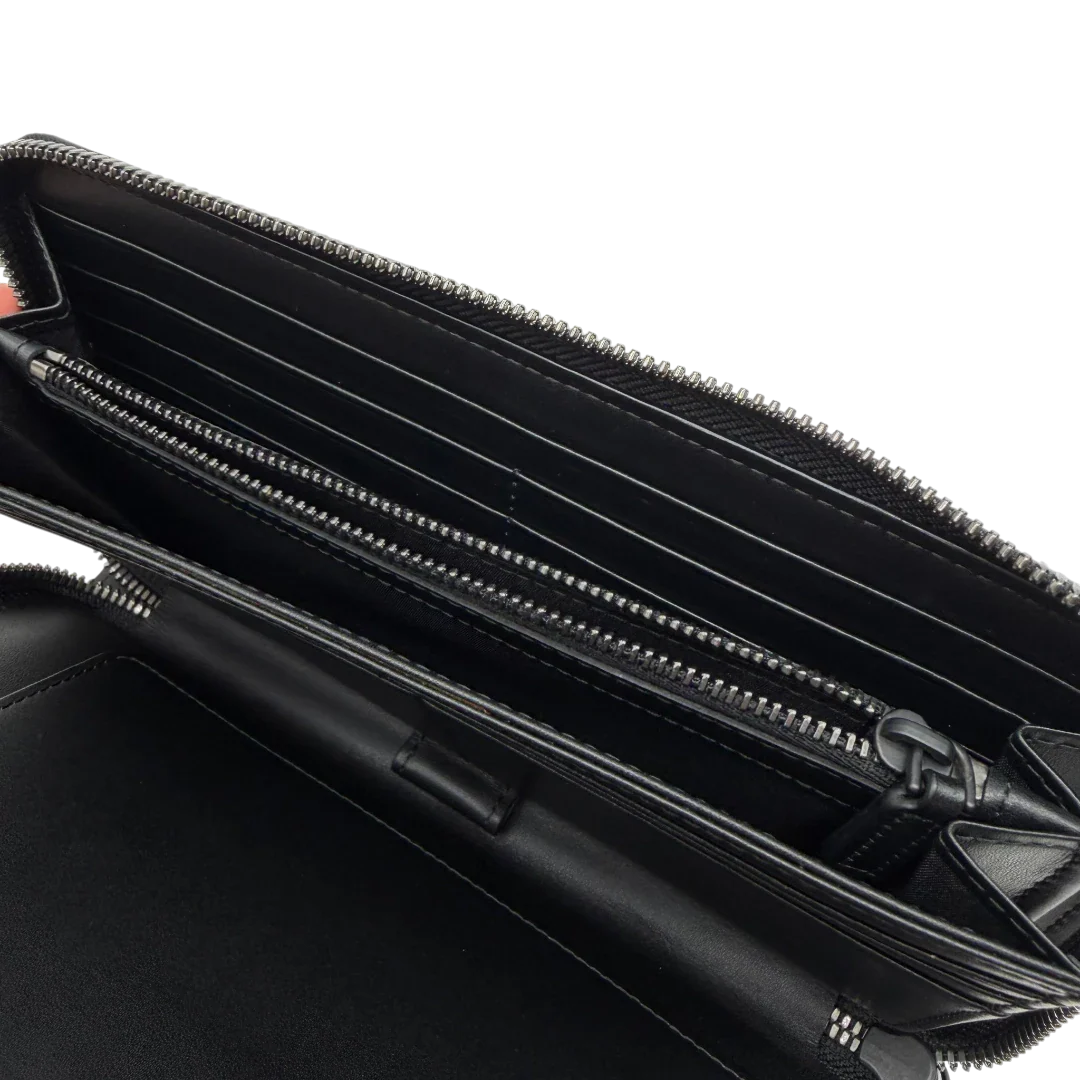 https://cdn.shopify.com/s/files/1/0564/9376/8855/files/MCM_Geldbeutel_Aren_Zip_Around_visetos_braun_12.webp?v=1781856085