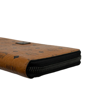 https://cdn.shopify.com/s/files/1/0564/9376/8855/files/MCM_Geldbeutel_Aren_Zip_Around_visetos_braun_3.webp?v=1781856085