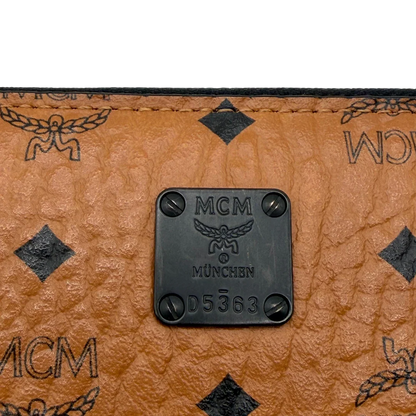 https://cdn.shopify.com/s/files/1/0564/9376/8855/files/MCM_Geldbeutel_Aren_Zip_Around_visetos_braun_7.webp?v=1781856085