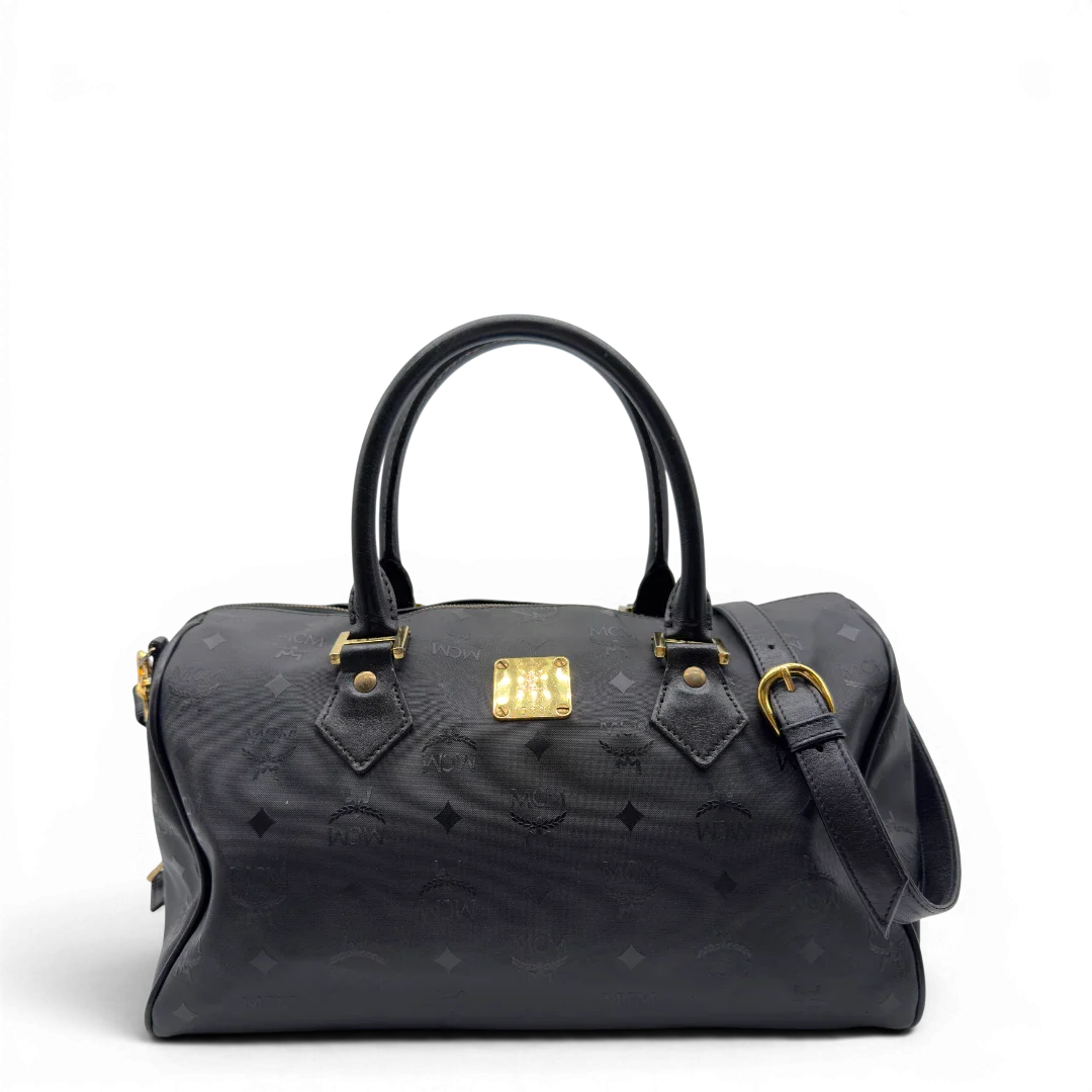 https://cdn.shopify.com/s/files/1/0564/9376/8855/files/MCM_Handtasche_Boston_35_vintage_mit_Umhangegurt_aus_PVC_schwarz_vintage7911.webp?v=1779969405