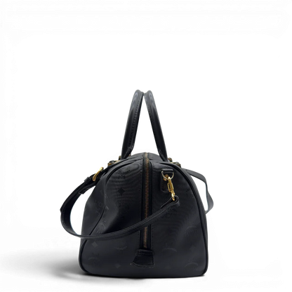 https://cdn.shopify.com/s/files/1/0564/9376/8855/files/MCM_Handtasche_Boston_35_vintage_mit_Umhangegurt_aus_PVC_schwarz_vintage7913.webp?v=1779969405