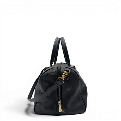 https://cdn.shopify.com/s/files/1/0564/9376/8855/files/MCM_Handtasche_Boston_35_vintage_mit_Umhangegurt_aus_PVC_schwarz_vintage7914.webp?v=1779969405