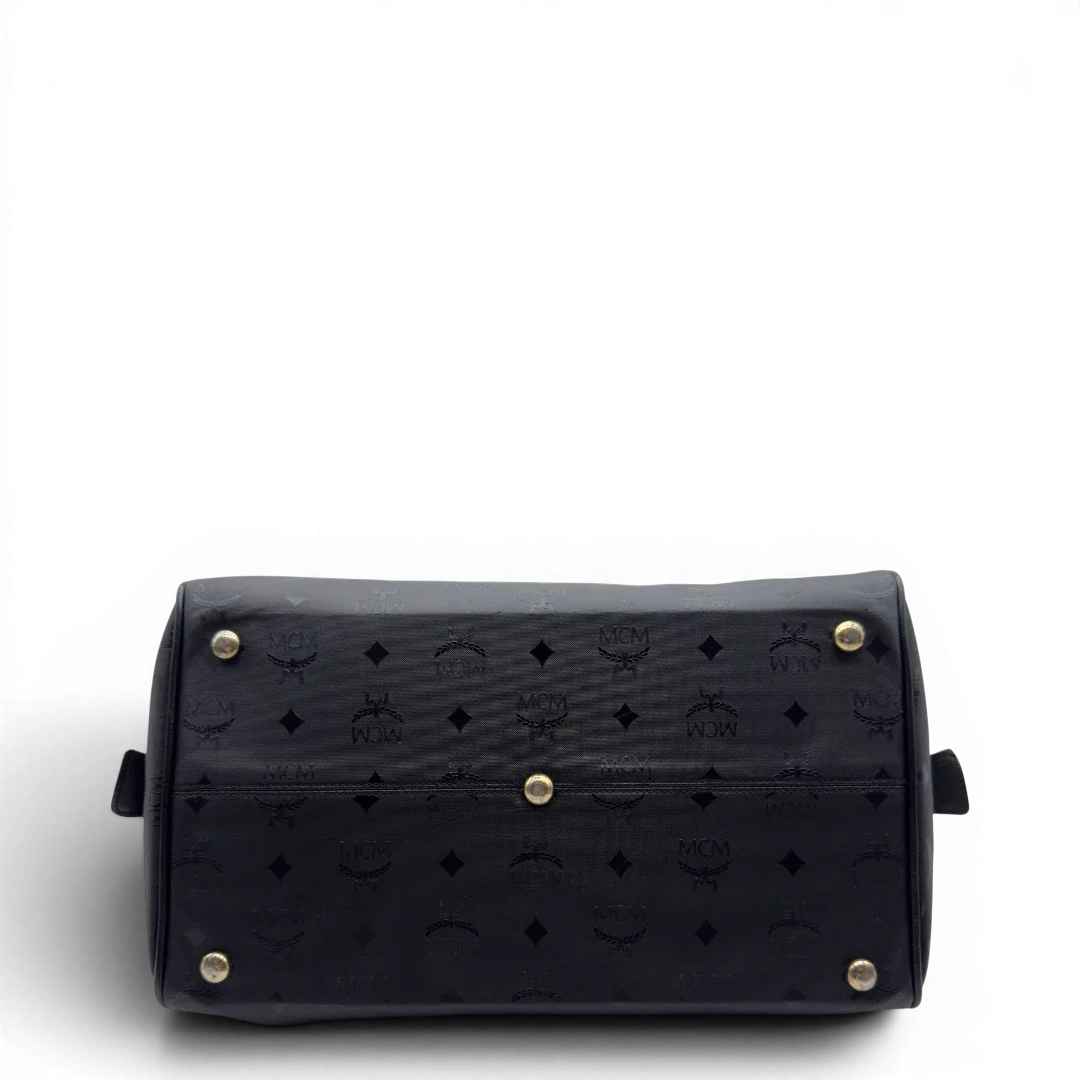 https://cdn.shopify.com/s/files/1/0564/9376/8855/files/MCM_Handtasche_Boston_35_vintage_mit_Umhangegurt_aus_PVC_schwarz_vintage7915.webp?v=1779969405