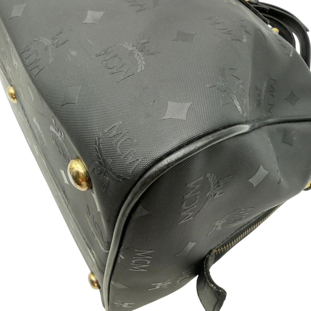 https://cdn.shopify.com/s/files/1/0564/9376/8855/files/MCM_Handtasche_Boston_35_vintage_mit_Umhangegurt_aus_PVC_schwarz_vintage7916.webp?v=1779969406