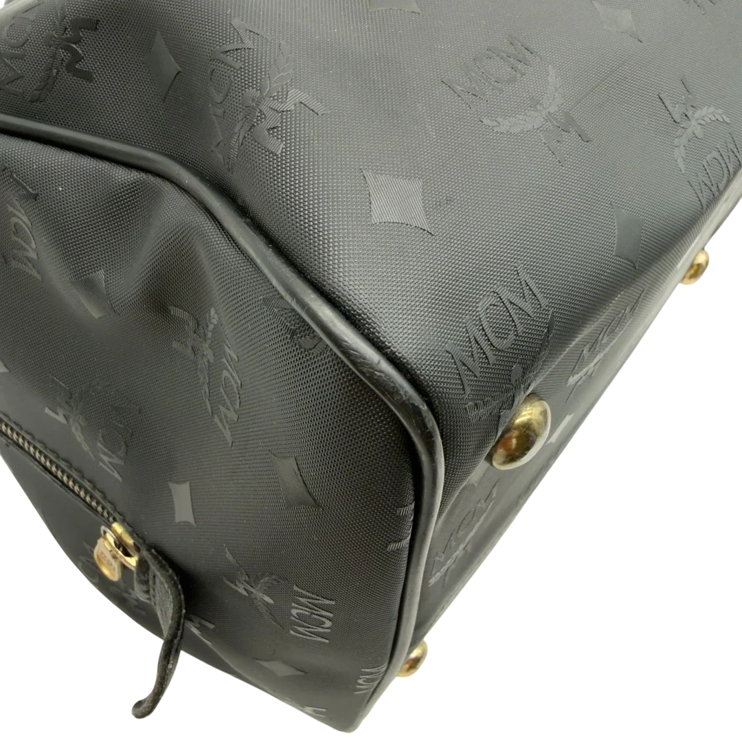 https://cdn.shopify.com/s/files/1/0564/9376/8855/files/MCM_Handtasche_Boston_35_vintage_mit_Umhangegurt_aus_PVC_schwarz_vintage7917.webp?v=1779969405