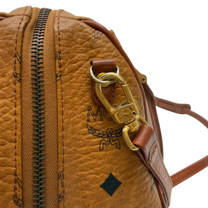 https://cdn.shopify.com/s/files/1/0564/9376/8855/files/MCM_Handtasche_Boston_mit_Umhangegurt_visetos_braun_17.webp?v=1783514481