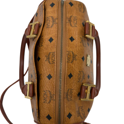 https://cdn.shopify.com/s/files/1/0564/9376/8855/files/MCM_Handtasche_Boston_mit_Umhangegurt_visetos_braun_20.webp?v=1783514481