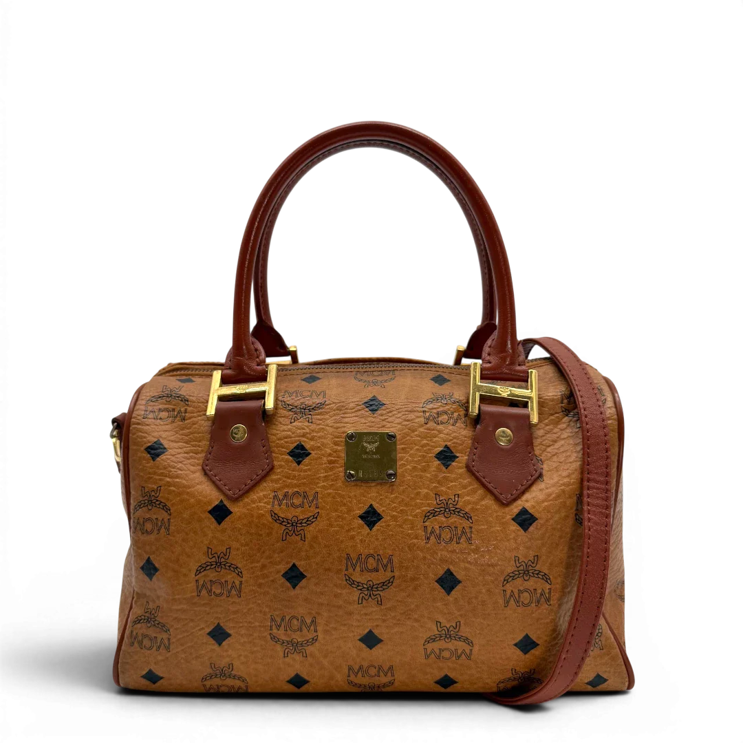 https://cdn.shopify.com/s/files/1/0564/9376/8855/files/MCM_Handtasche_Boston_vintage_mit_Umhangegurt_visetos_braun_vintage6378.webp?v=1778674043