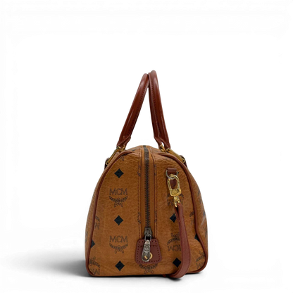https://cdn.shopify.com/s/files/1/0564/9376/8855/files/MCM_Handtasche_Boston_vintage_mit_Umhangegurt_visetos_braun_vintage6383.webp?v=1778674043