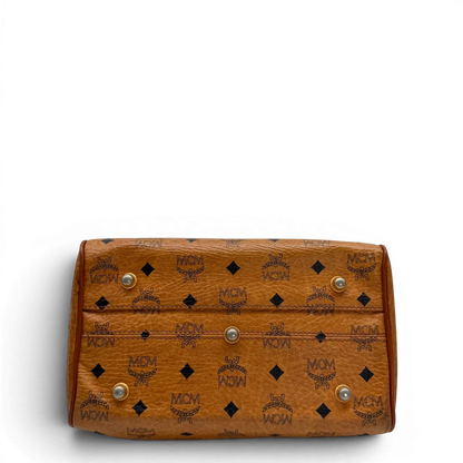 https://cdn.shopify.com/s/files/1/0564/9376/8855/files/MCM_Handtasche_Boston_vintage_mit_Umhangegurt_visetos_braun_vintage6385.webp?v=1778674043