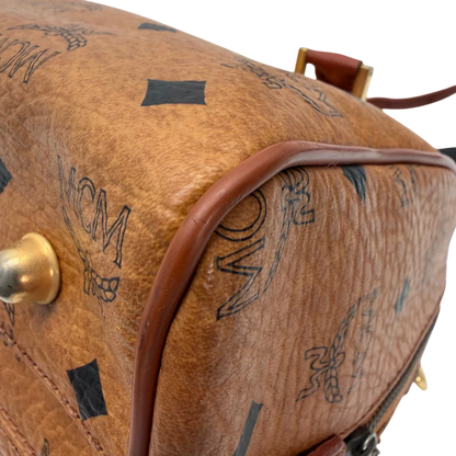 https://cdn.shopify.com/s/files/1/0564/9376/8855/files/MCM_Handtasche_Boston_vintage_mit_Umhangegurt_visetos_braun_vintage6386.webp?v=1778674043
