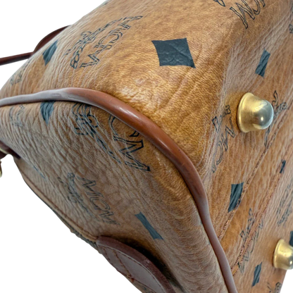 https://cdn.shopify.com/s/files/1/0564/9376/8855/files/MCM_Handtasche_Boston_vintage_mit_Umhangegurt_visetos_braun_vintage6388.webp?v=1778674043