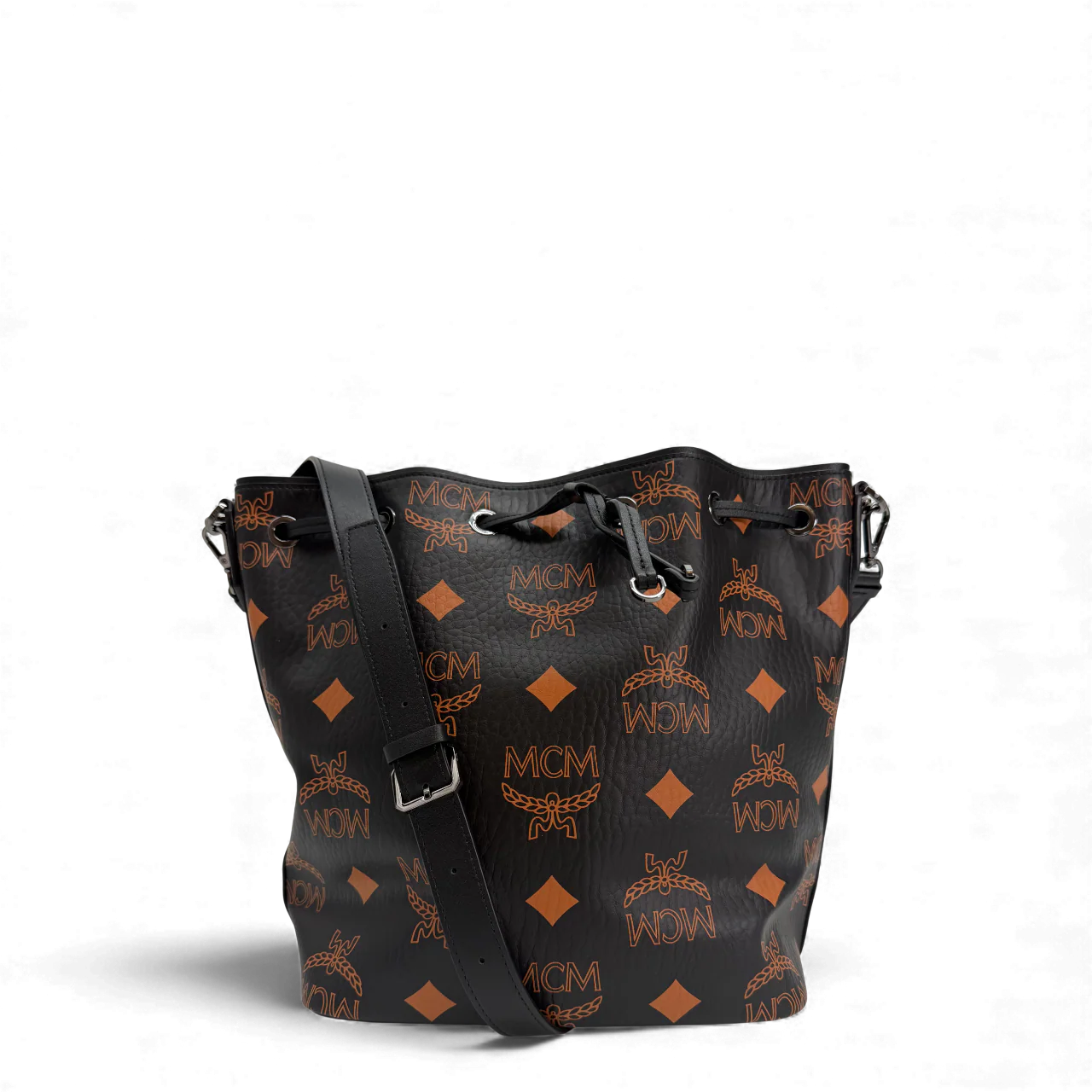 https://cdn.shopify.com/s/files/1/0564/9376/8855/files/MCM_Handtasche_Bucket_Dessau_Maxi_visetos_schwarz___orange_vintage_handbag2974.webp?v=1764858089