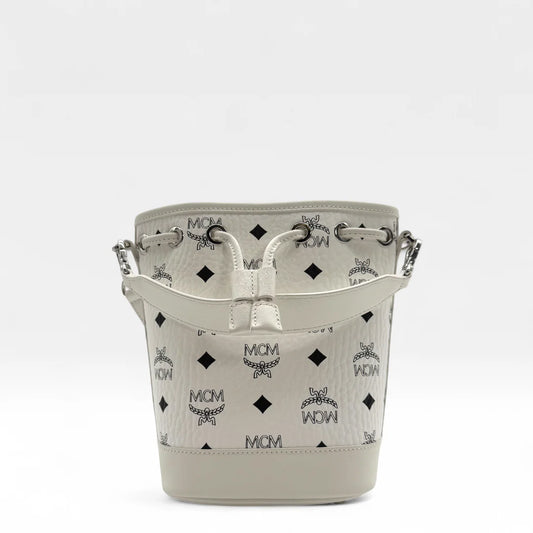 https://cdn.shopify.com/s/files/1/0564/9376/8855/files/MCM_Handtasche_Dessau_Kordelzug_mini_visetos_weiss_handbag0752.webp?v=1761263210
