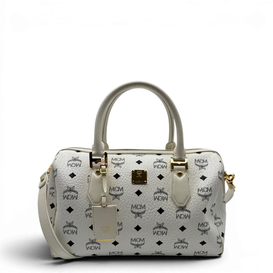 https://cdn.shopify.com/s/files/1/0564/9376/8855/files/MCM_Handtasche_Ella_Boston_30_visetos_weiss_vintage2021.webp?v=1779964821