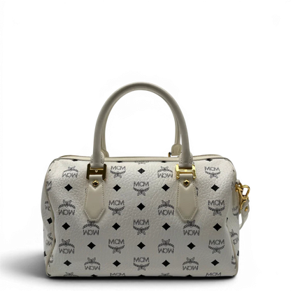 https://cdn.shopify.com/s/files/1/0564/9376/8855/files/MCM_Handtasche_Ella_Boston_30_visetos_weiss_vintage2024.webp?v=1779964822