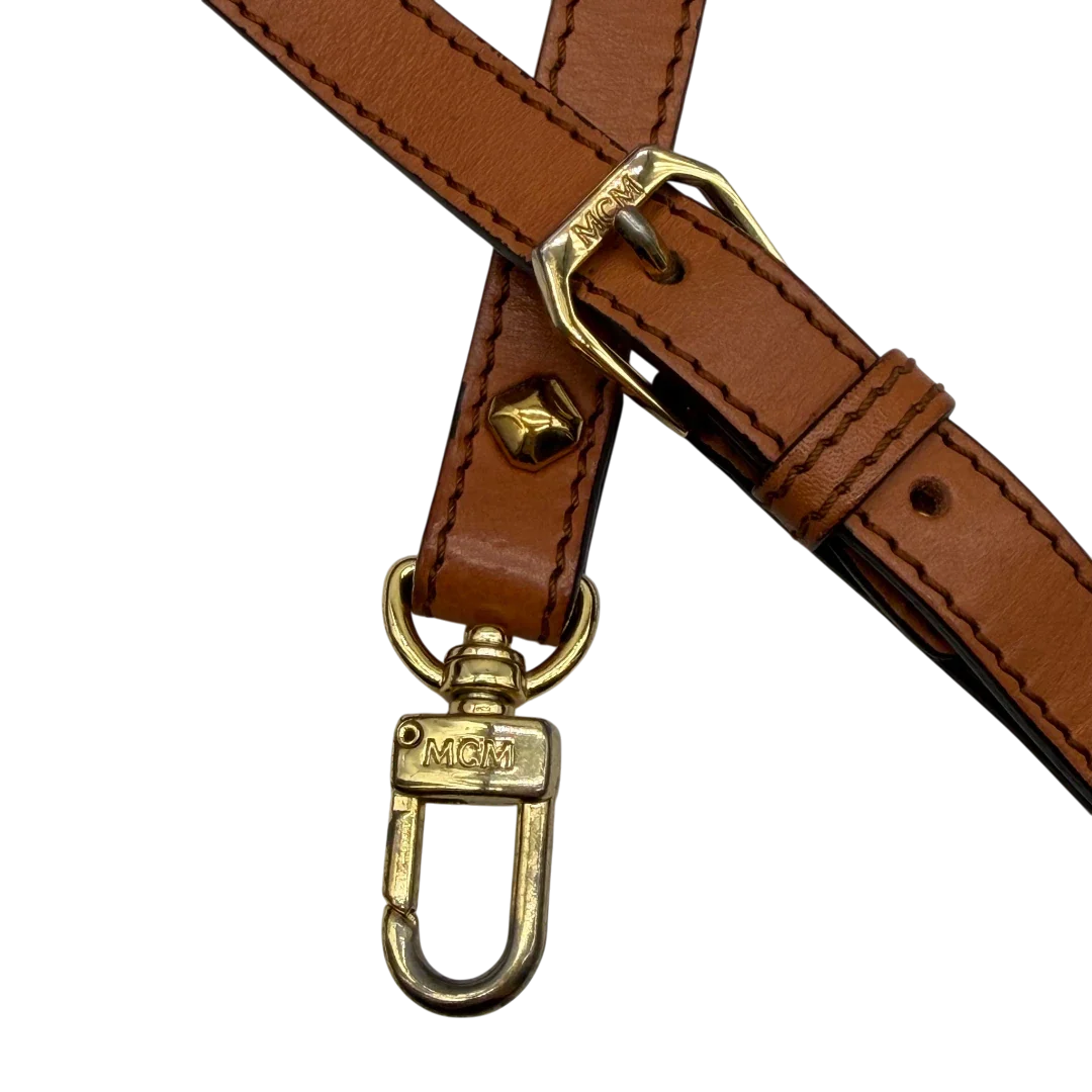 https://cdn.shopify.com/s/files/1/0564/9376/8855/files/MCM_Handtasche_Kelly_Style_mit_Umhangegurt_visetos_braun_14.webp?v=1781855176