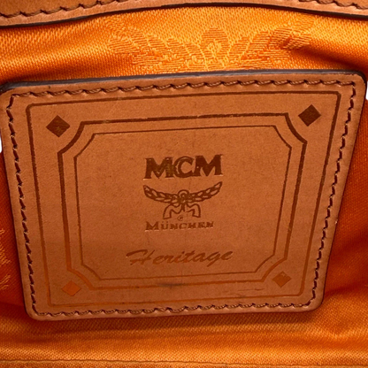 https://cdn.shopify.com/s/files/1/0564/9376/8855/files/MCM_Handtasche_Kelly_Style_mit_Umhangegurt_visetos_braun_19.webp?v=1781855177