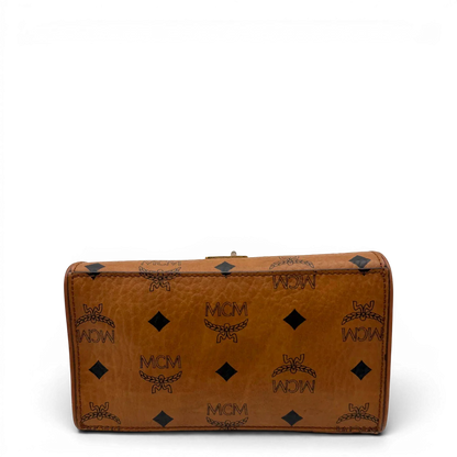 https://cdn.shopify.com/s/files/1/0564/9376/8855/files/MCM_Handtasche_Kelly_Style_mit_Umhangegurt_visetos_braun_5.webp?v=1781855176
