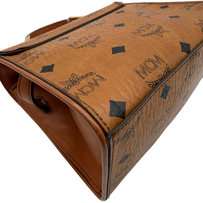 https://cdn.shopify.com/s/files/1/0564/9376/8855/files/MCM_Handtasche_Kelly_Style_mit_Umhangegurt_visetos_braun_8.webp?v=1781855176
