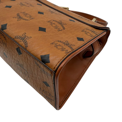 https://cdn.shopify.com/s/files/1/0564/9376/8855/files/MCM_Handtasche_Kelly_Style_mit_Umhangegurt_visetos_braun_9.webp?v=1781855176
