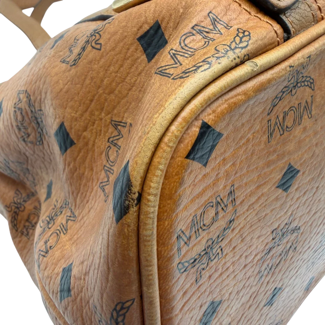 https://cdn.shopify.com/s/files/1/0564/9376/8855/files/MCM_Handtasche_Large_mit_Umhangegurt_visetos_braun_10.webp?v=1784823419