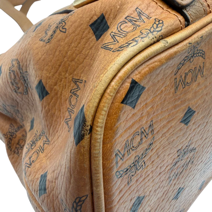 https://cdn.shopify.com/s/files/1/0564/9376/8855/files/MCM_Handtasche_Large_mit_Umhangegurt_visetos_braun_10.webp?v=1784823419