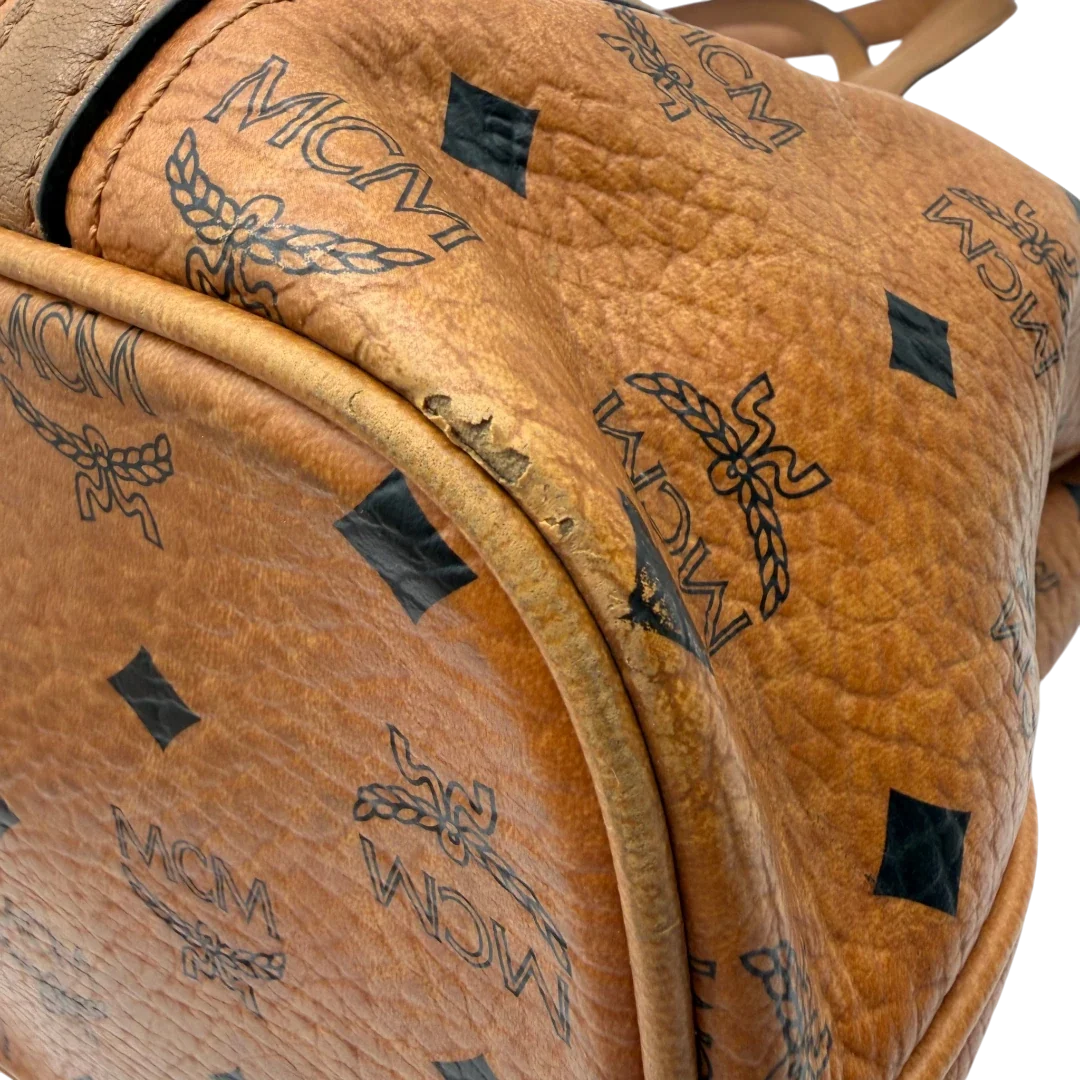 https://cdn.shopify.com/s/files/1/0564/9376/8855/files/MCM_Handtasche_Large_mit_Umhangegurt_visetos_braun_11.webp?v=1784823419
