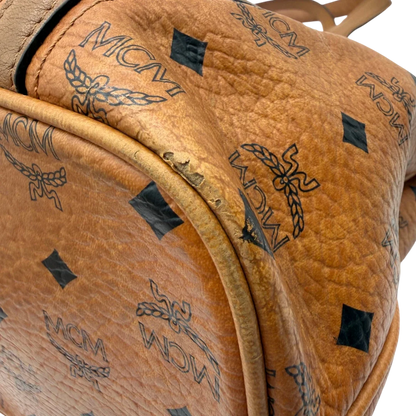 https://cdn.shopify.com/s/files/1/0564/9376/8855/files/MCM_Handtasche_Large_mit_Umhangegurt_visetos_braun_11.webp?v=1784823419