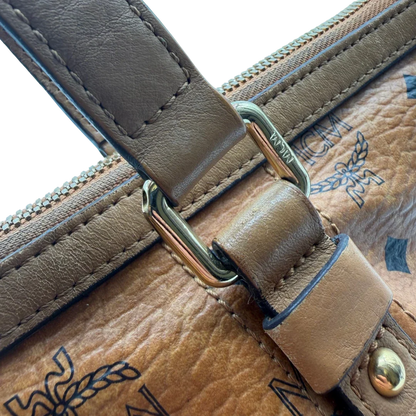 https://cdn.shopify.com/s/files/1/0564/9376/8855/files/MCM_Handtasche_Large_mit_Umhangegurt_visetos_braun_15.webp?v=1784823419