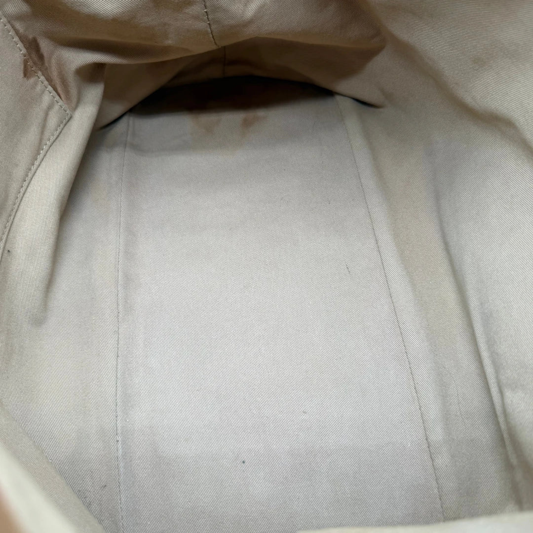 https://cdn.shopify.com/s/files/1/0564/9376/8855/files/MCM_Handtasche_Large_mit_Umhangegurt_visetos_braun_17.webp?v=1784823419