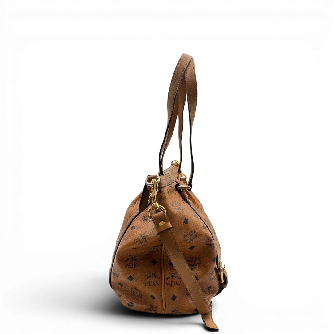 https://cdn.shopify.com/s/files/1/0564/9376/8855/files/MCM_Handtasche_Large_mit_Umhangegurt_visetos_braun_7.webp?v=1784823419