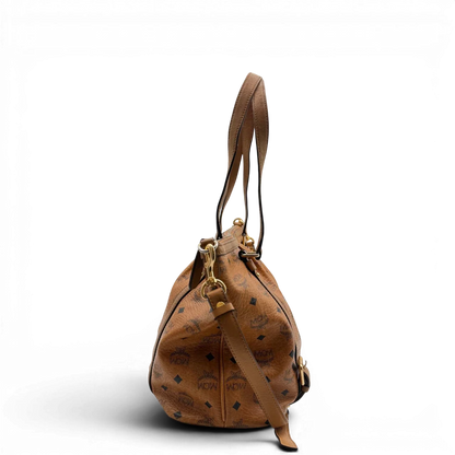 https://cdn.shopify.com/s/files/1/0564/9376/8855/files/MCM_Handtasche_Large_mit_Umhangegurt_visetos_braun_7.webp?v=1784823419