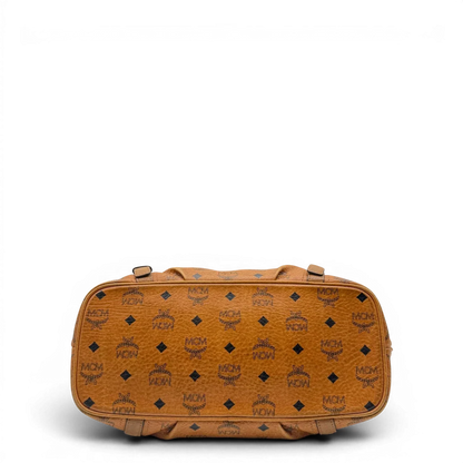 https://cdn.shopify.com/s/files/1/0564/9376/8855/files/MCM_Handtasche_Large_mit_Umhangegurt_visetos_braun_8.webp?v=1784823419