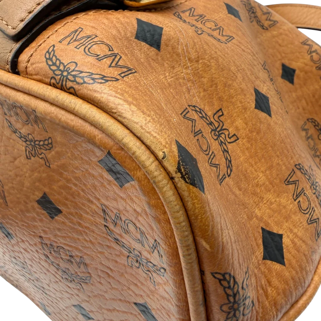 https://cdn.shopify.com/s/files/1/0564/9376/8855/files/MCM_Handtasche_Large_mit_Umhangegurt_visetos_braun_9.webp?v=1784823419