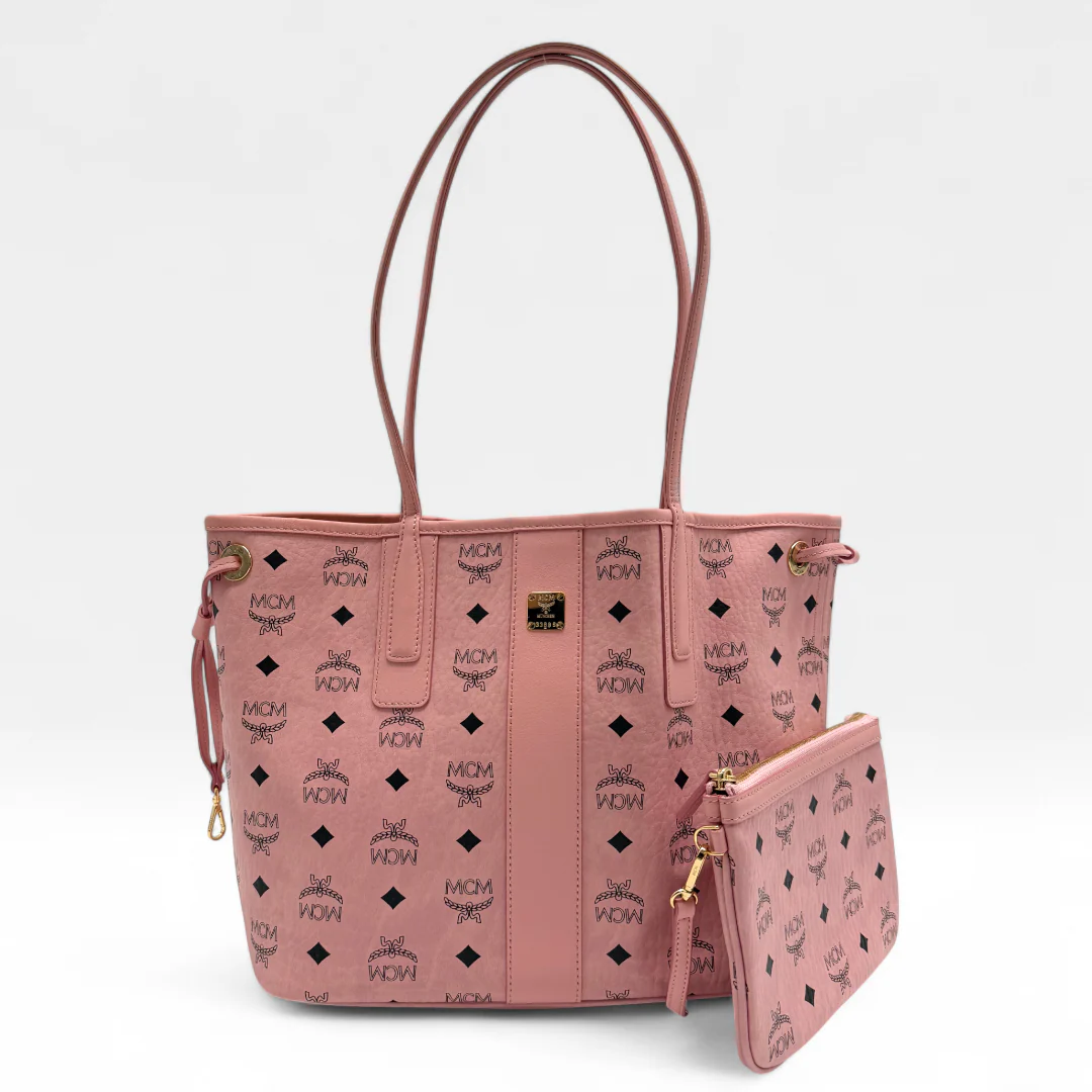https://cdn.shopify.com/s/files/1/0564/9376/8855/files/MCM_Handtasche_Liz_Shopper_small_mit_Pochette_visetos_rosa_vintage_handbag8225.webp?v=1759409323