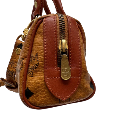 https://cdn.shopify.com/s/files/1/0564/9376/8855/files/MCM_Handtasche_Mini_Boston_mit_Umhangegurt_visetos_braun_15.webp?v=1784245890
