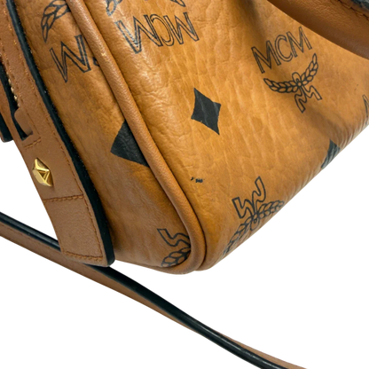 https://cdn.shopify.com/s/files/1/0564/9376/8855/files/MCM_Handtasche_Mini_Boston_mit_Umhangegurt_visetos_braun_17.webp?v=1783514276
