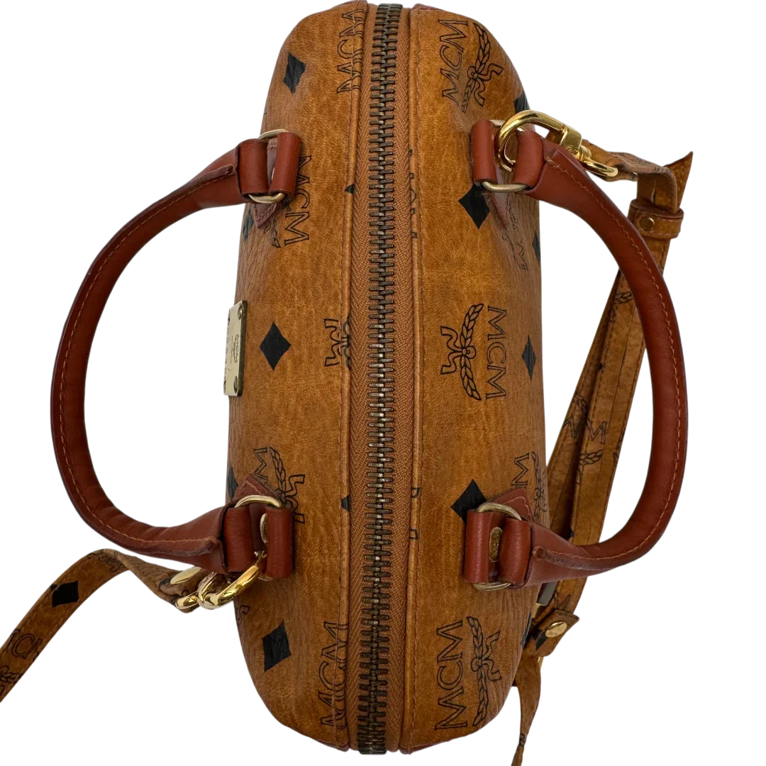 https://cdn.shopify.com/s/files/1/0564/9376/8855/files/MCM_Handtasche_Mini_Boston_mit_Umhangegurt_visetos_braun_18_d93b8d19-e631-4ea7-a580-f4987208e785.webp?v=1784245890