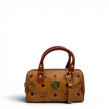 https://cdn.shopify.com/s/files/1/0564/9376/8855/files/MCM_Handtasche_Mini_Boston_mit_Umhangegurt_visetos_braun_1_7e7fe673-4ea4-45e5-b1d9-85f9f2561b3a.webp?v=1784245890