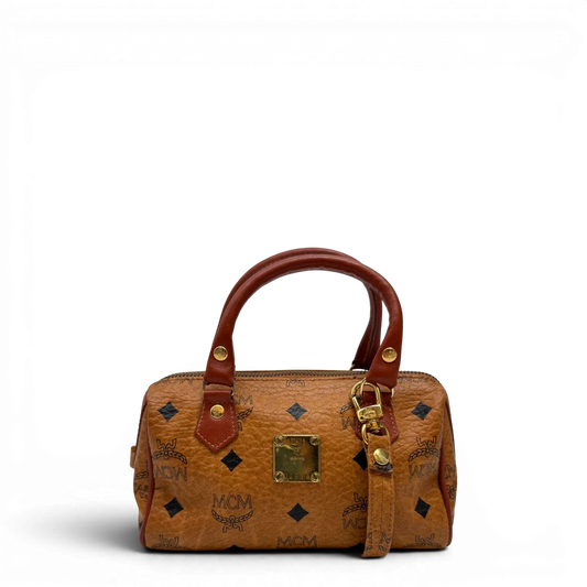 https://cdn.shopify.com/s/files/1/0564/9376/8855/files/MCM_Handtasche_Mini_Boston_mit_Umhangegurt_visetos_braun_1_7e7fe673-4ea4-45e5-b1d9-85f9f2561b3a.webp?v=1784245890