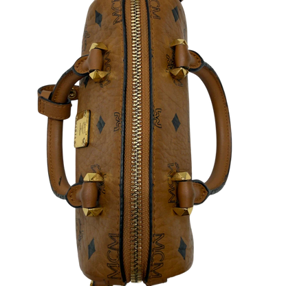 https://cdn.shopify.com/s/files/1/0564/9376/8855/files/MCM_Handtasche_Mini_Boston_mit_Umhangegurt_visetos_braun_20.webp?v=1783514275